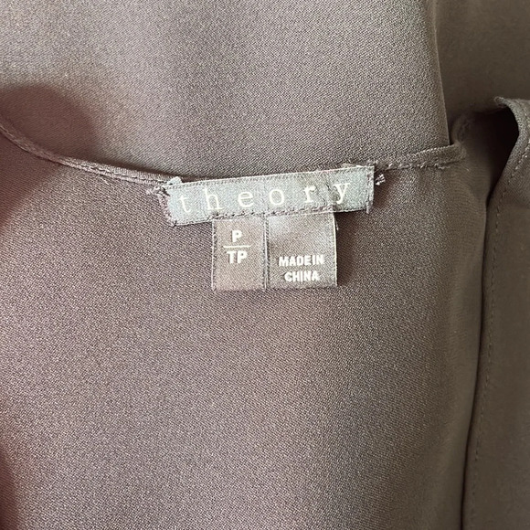 THEORY Meighan flowing 100% silk black top blouse size P - Picture 6 of 7